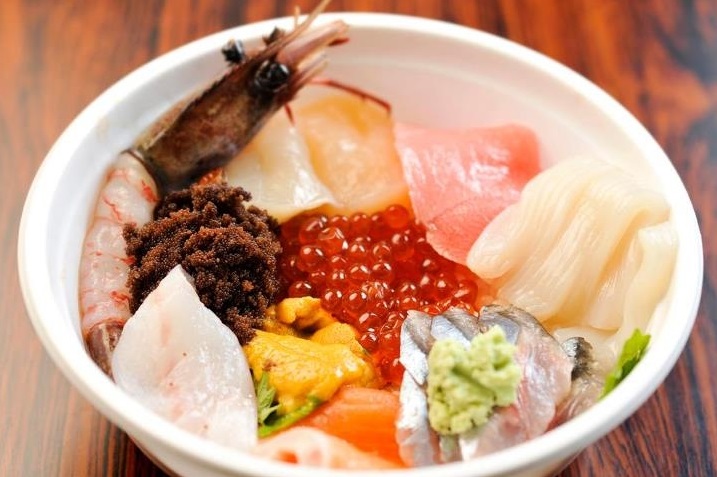 釧路和商市場の勝手丼の写真