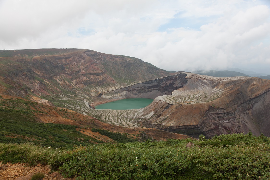刈田岳から五色岳、お釜、馬の背、熊野岳を望むの写真