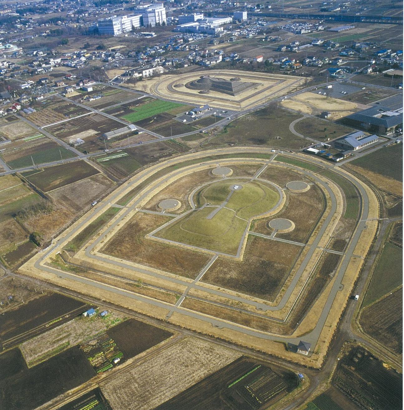 保渡田古墳群の写真