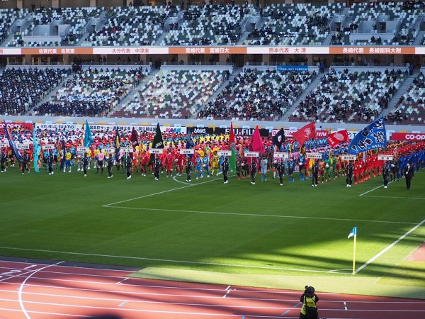 国立競技場の全国高校サッカー選手権大会の写真