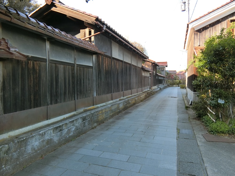 橋立町の船板住宅群の写真