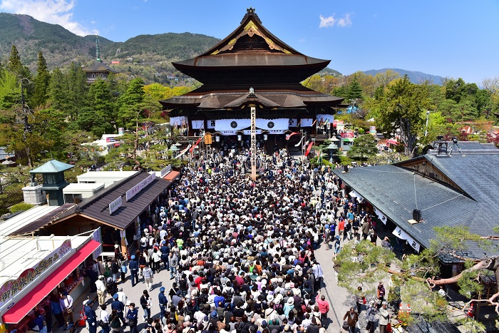 善光寺前立本尊御開帳の写真