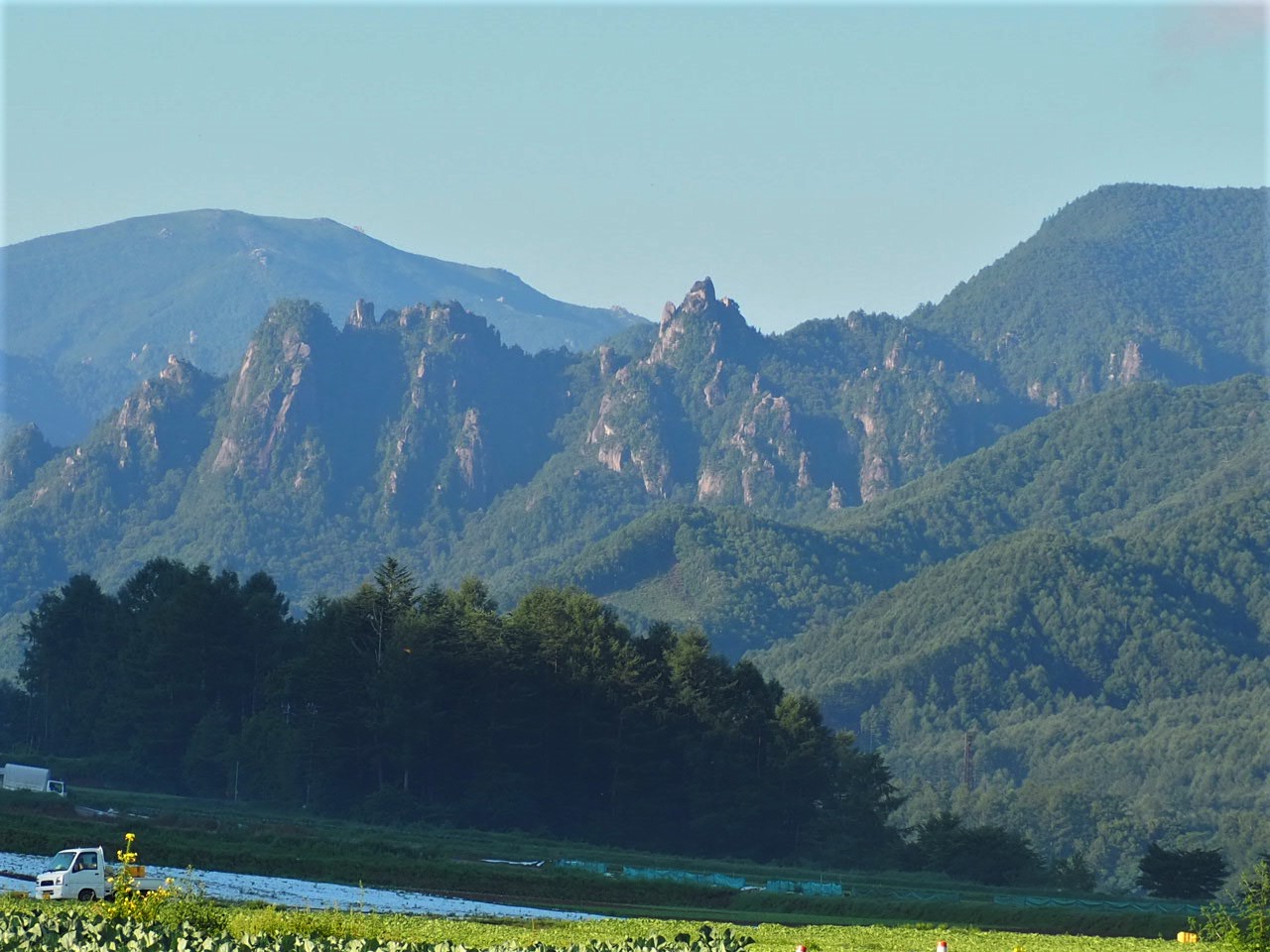 屋根岩の写真