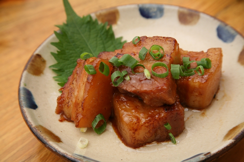 沖縄の豚肉料理の写真